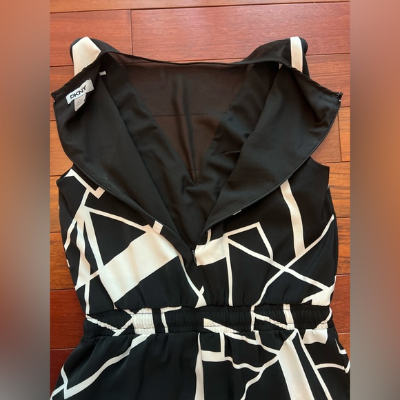 Dkny Jumpsuit Black and White Geometric EUC Size 0 - Picture 3 of 7